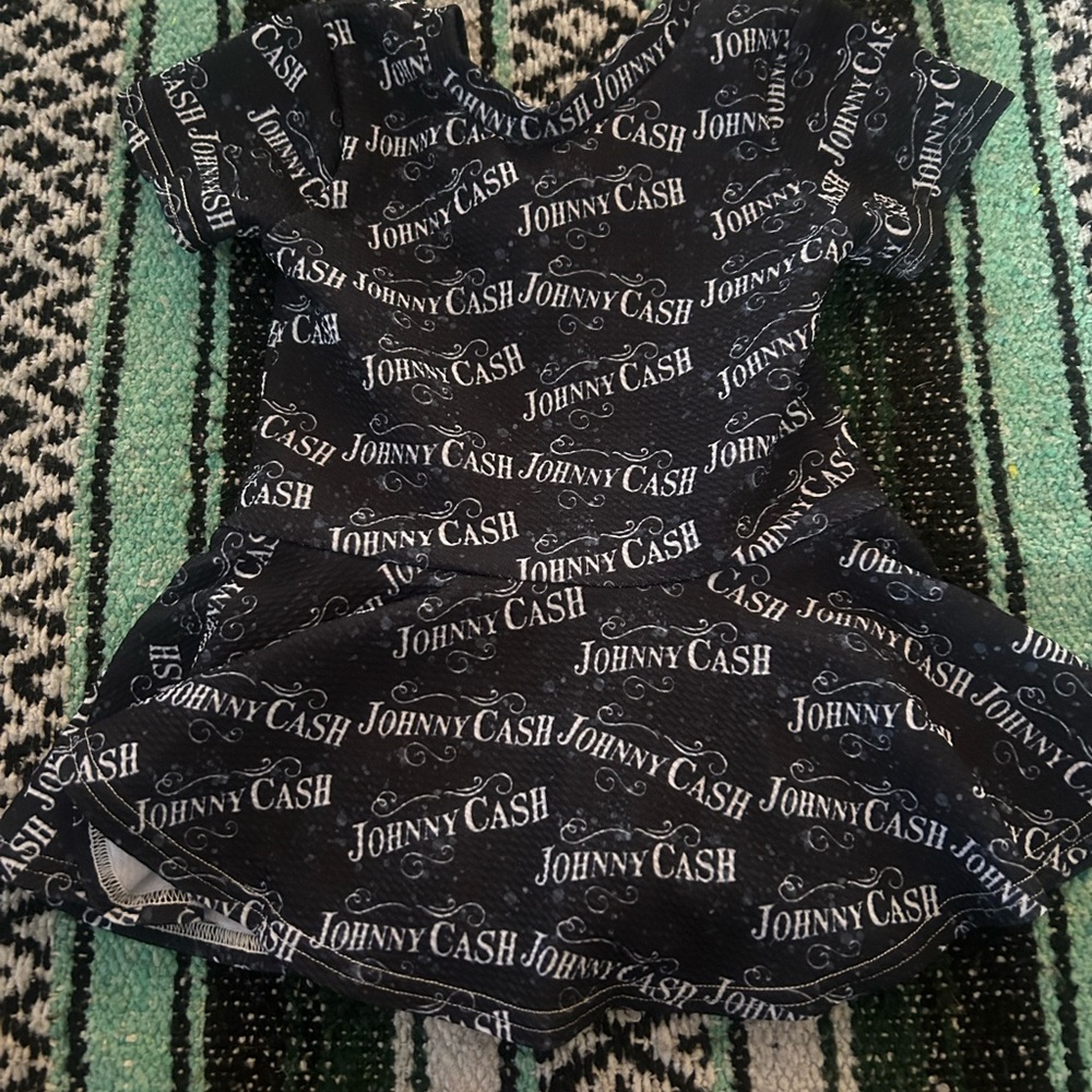 Small shop boutique Johnny Cash skirted button Leo